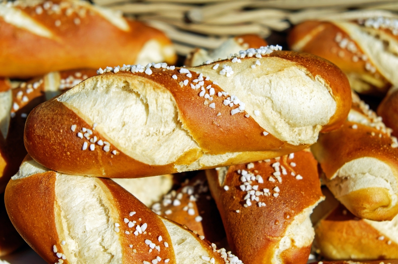 vitrine-CHATEAUNEUF D ENTRAUNES-min_dish-food-baking-dessert-bread-bakery-595291-pxhere.com